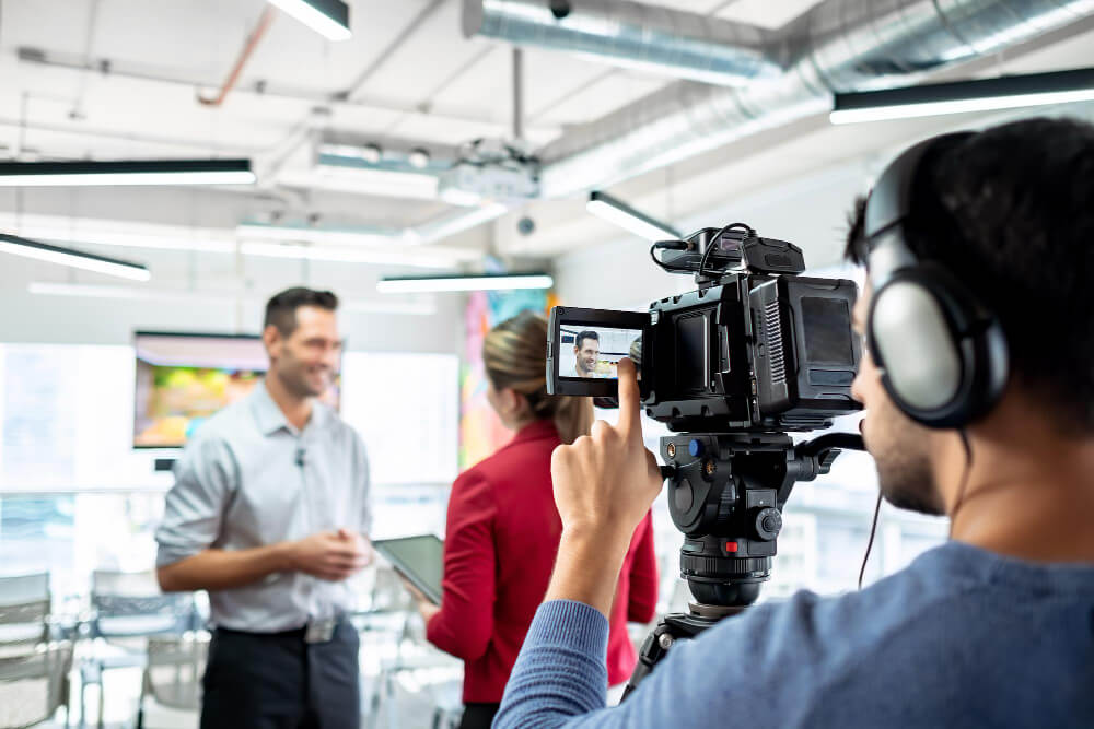 Broadcasting meaning